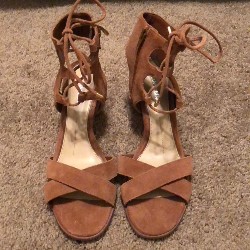 Gianni Bini Size 8 lace sandals.
